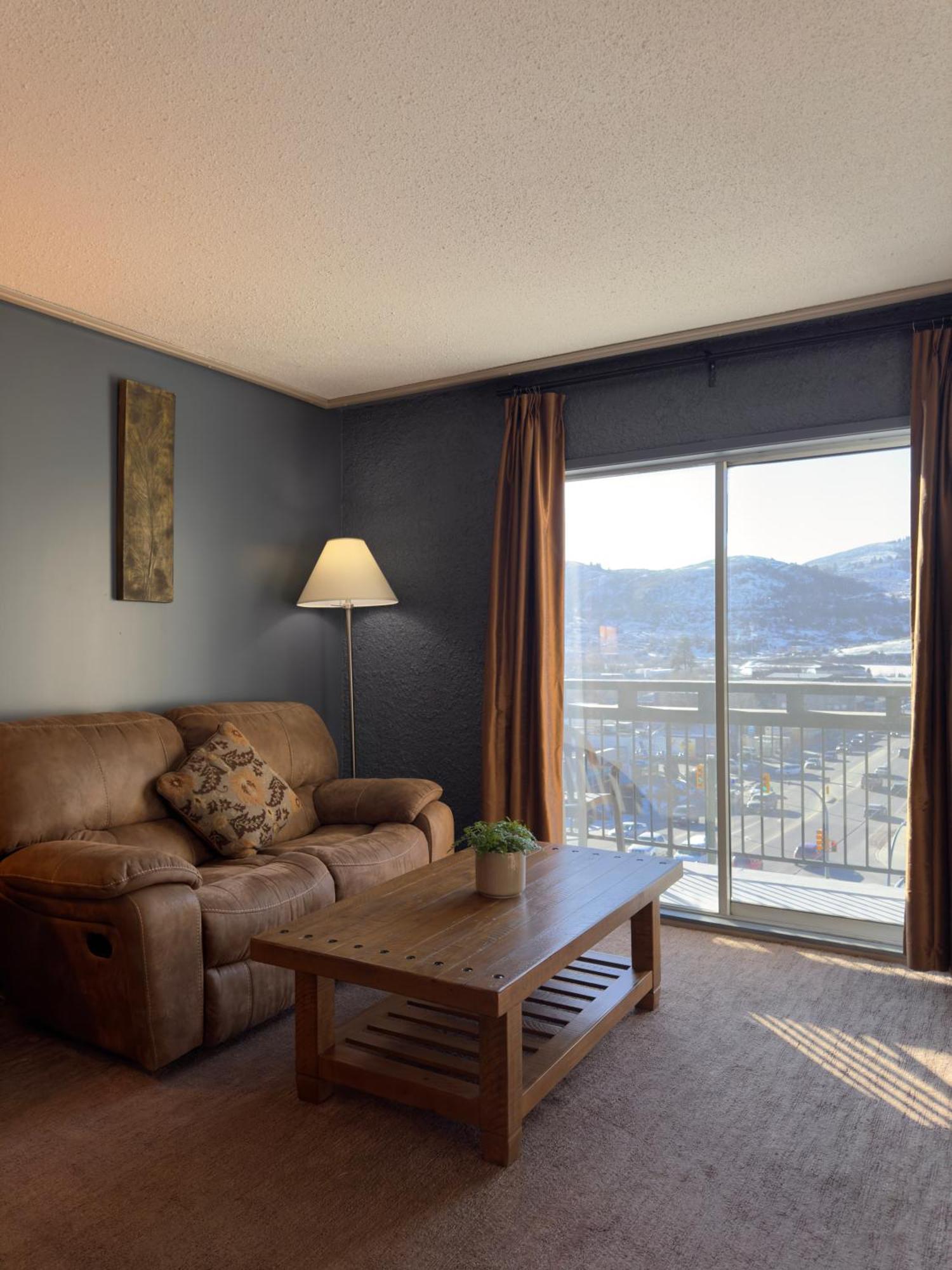 Divya Sutra Plaza And Conference Centre, Vernon, Bc Екстериор снимка